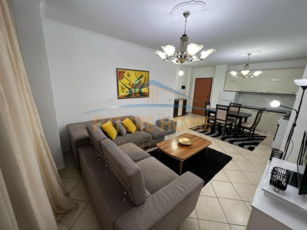 Tirane, jepet me qera apartament 2+1 Kati 4, 80 m² 600 € (Komuna e Parisit)