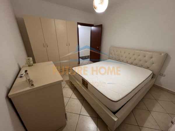 Tirane, jepet me qera apartament 2+1 Kati 4, 80 m² 600 € (Komuna e Parisit)
