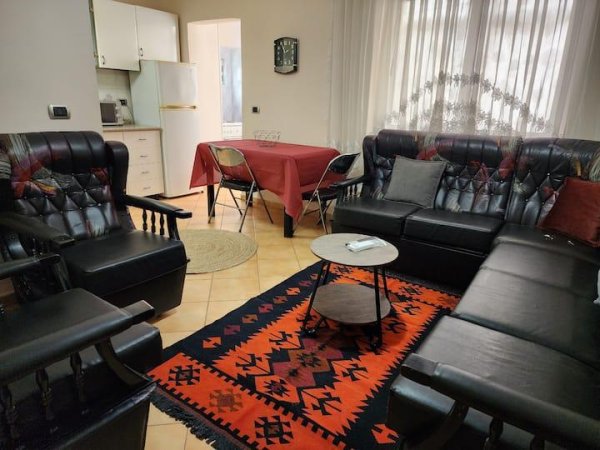 Tirane, jepet me qera apartament 1+1+Aneks+Ballkon Kati 2, 60 m² 500 € (Rr. Thanas Ziko)