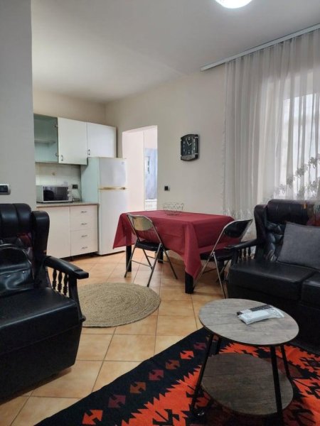 Tirane, jepet me qera apartament 1+1+Aneks+Ballkon Kati 2, 60 m² 500 € (Rr. Thanas Ziko)