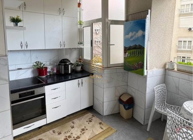 Tirane, shitet apartament 2+1+Ballkon Kati 3, 108 m² 245.000 € (Rruga 21 Dhjetori)
