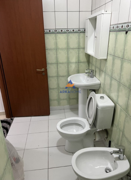 JEPET APARTAMENT ME QERA 2+1+2BALLKONE RRUGA BILAL GOLEMI,KOMUNA E PARISIT, 600 EURO
