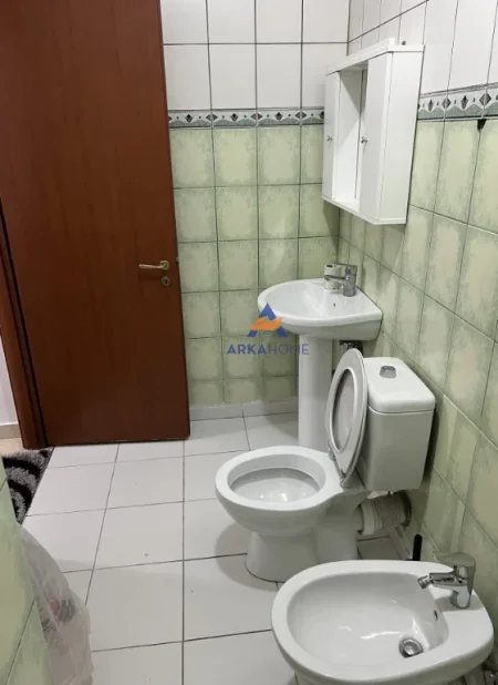 JEPET APARTAMENT ME QERA 2+1+2BALLKONE RRUGA BILAL GOLEMI,KOMUNA E PARISIT, 600 EURO