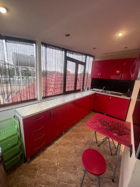 Tirane, jepet me qera Vile 2+1 Kati 4, 135 m² 350 € (ali demi)