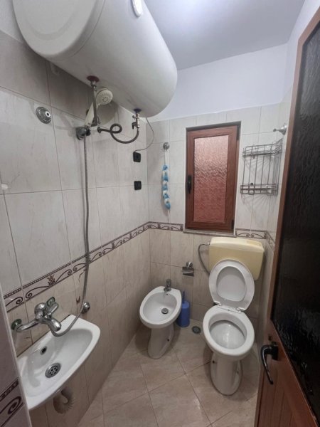 Tirane, jepet me qera Vile 2+1 Kati 4, 135 m² 350 € (ali demi)