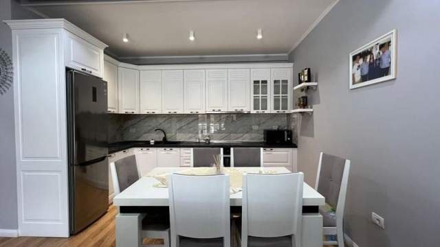 Tirane, jepet me qera apartament 2+1 Kati 5, 105 m² 550 Euro