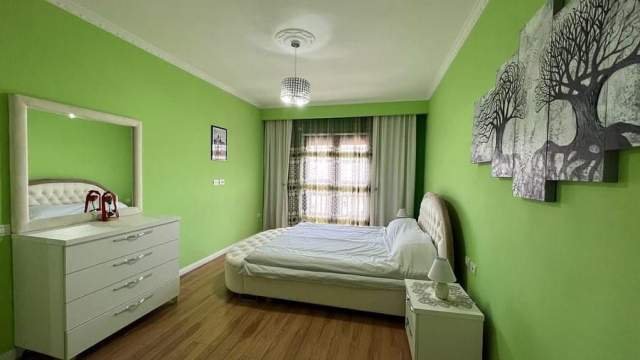 Tirane, jepet me qera apartament 2+1 Kati 5, 105 m² 550 Euro