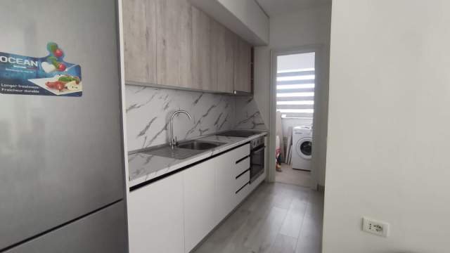 Tirane, jepet me qera apartament 2+1 Kati 8, 137 m² 650 Euro (Fusha e Aviacionit)