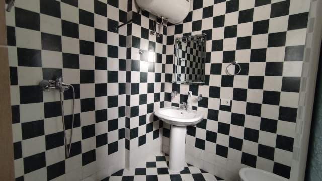 Tirane, jepet me qera apartament 2+1 Kati 8, 137 m² 650 Euro (Fusha e Aviacionit)