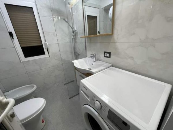 Tirane, jepet me qera apartament 1+1+BLK Kati 4, 50 m² 400 Euro (21 Dhjetori)