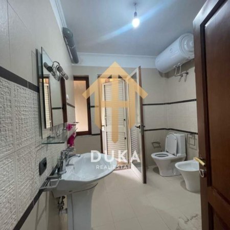 Tirane, jepet me qera apartament 1+1+BLK Kati 4, 65 m² 400 Euro (Ali Demi)