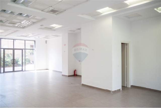 Tirane, jepet me qera ambjent biznesi Kati 0, 100 m² 800 Euro (Rruga Qemal Stafa)
