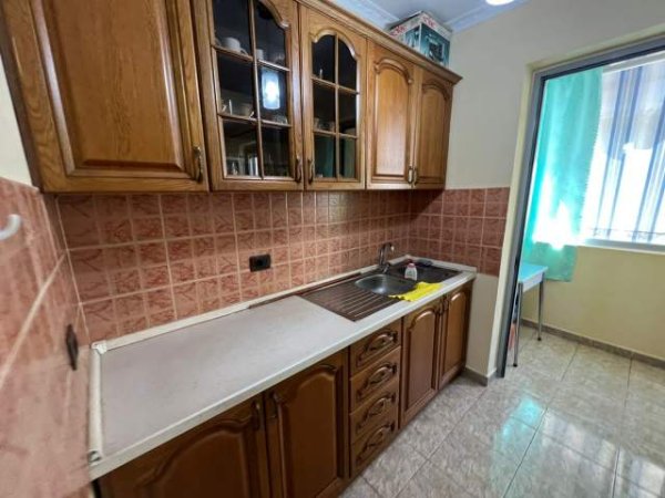 Tirane, jepet me qira apartament 1+1+BLK Kati 2, 50 m² 35000 Lek (Brryli)