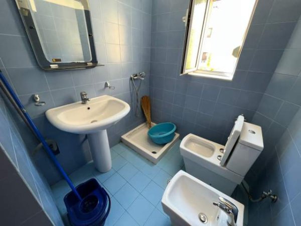 Tirane, jepet me qira apartament 1+1+BLK Kati 2, 50 m² 35000 Lek (Brryli)