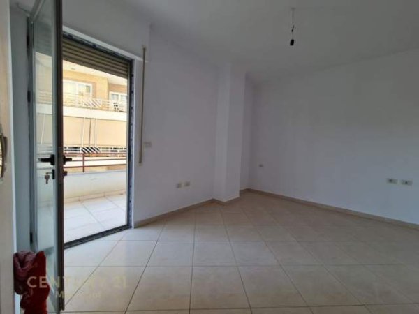 Tirane, shitet apartament Kati 2, 138 m² 230.000 Euro (Liqeni i thate)