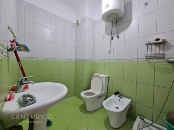 Tirane, shitet apartament Kati 2, 138 m² 230.000 Euro (Liqeni i thate)