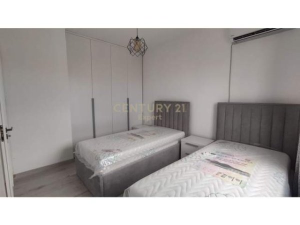 Tirane, jepet me qera apartament  (fusha e aviacionit)