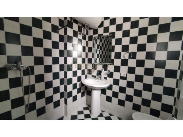 Tirane, jepet me qera apartament  (fusha e aviacionit)