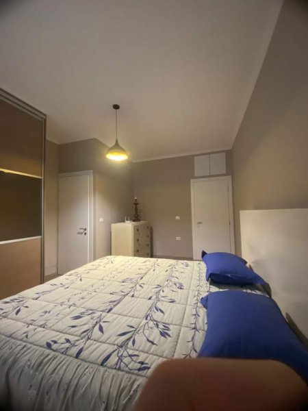 Tirane, jepet me qera Vile 3+1+BLK Kati 4, 80 m² 450 Euro