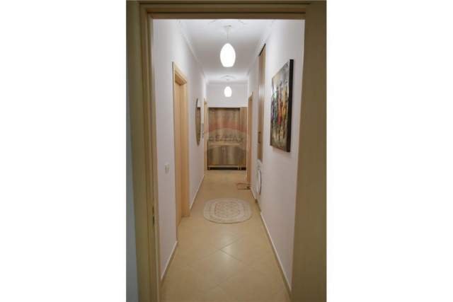 Tirane, jepet me qera apartament 2+1+BLK Kati 1, 120 m² 400 Euro (Rruga Teodor Keko)