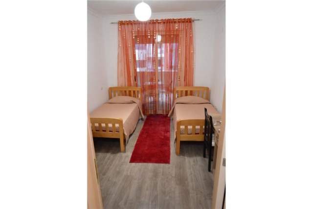 Tirane, jepet me qera apartament 2+1+BLK Kati 1, 120 m² 400 Euro (Rruga Teodor Keko)