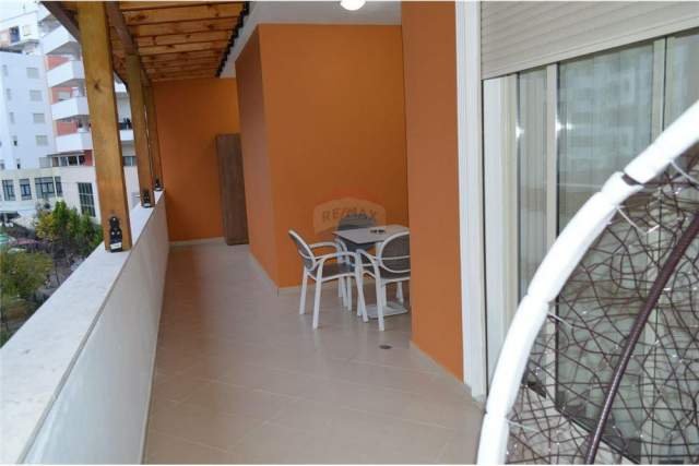 Tirane, jepet me qera apartament 2+1+BLK Kati 1, 120 m² 400 Euro (Rruga Teodor Keko)