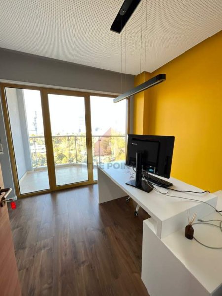 Tirane, jepet me qera zyre Kati 11, 167 m² 2.500 Euro (Rruga Donika Kastrioti)