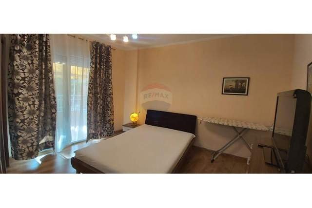 Tirane, jepet me qera apartament 2+1+BLK Kati 3, 140 m² 700 Euro (Peti)
