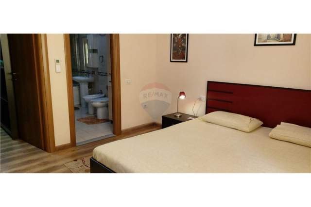 Tirane, jepet me qera apartament 2+1+BLK Kati 3, 140 m² 700 Euro (Peti)