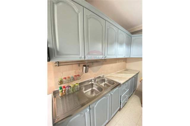 Tirane, jepet me qera apartament 2+1 Kati 2, 90 m² 450 Euro (rruga e Barrikadave)