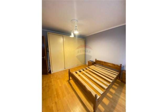 Tirane, jepet me qera apartament 2+1 Kati 2, 90 m² 450 Euro (rruga e Barrikadave)