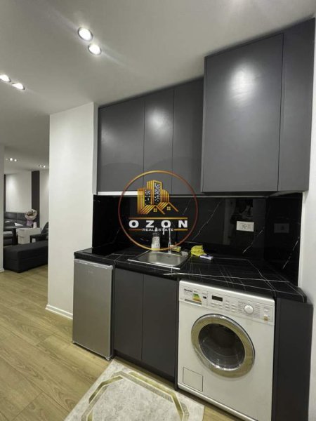 Tirane, jepet me qera garsonier 1+1 Kati 3, 35 m² 700 Euro (NE QENDER TE TIRANES)