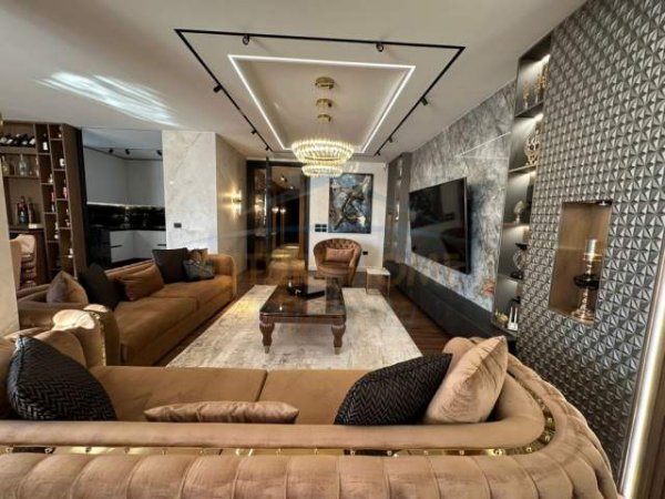 Tirane, jepet me qera apartament Kati 1, 150 m² 5.000 Euro