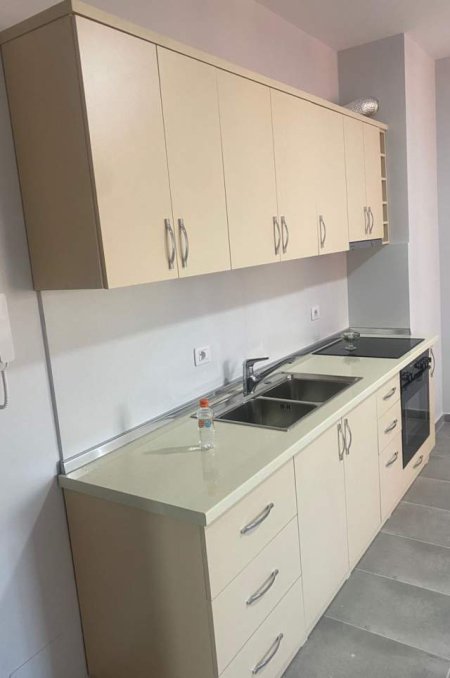 Tirane, jepet me qera apartament 1+1+BLK Kati 7, 50 m² 30.000 Leke (Kongresi i manastirit)