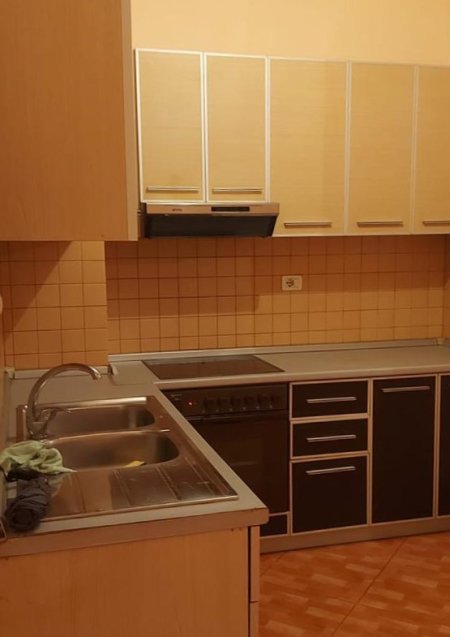 Tirane, jepet me qera apartament 1+1+BLK Kati 4, 75 m² 27.000 Leke (teodor keko)