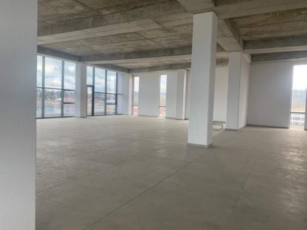 Tirane, jepet me qera ambjent biznesi Kati 3, 1.000 m² 4.000 Euro