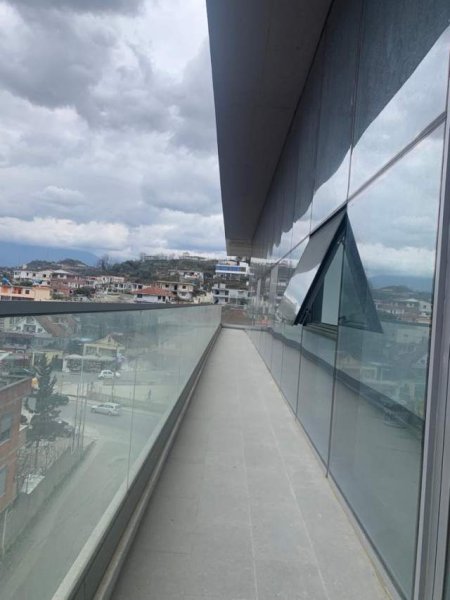 Tirane, jepet me qera ambjent biznesi Kati 3, 1.000 m² 4.000 Euro