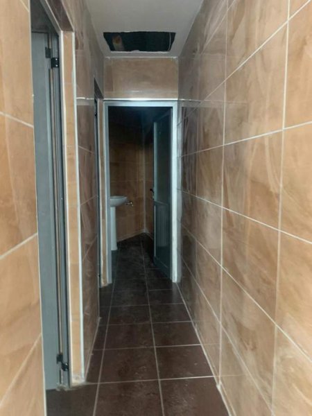 Tirane, jepet me qera ambjent biznesi Kati 3, 1.000 m² 4.000 Euro