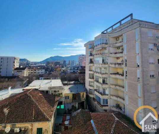 Shkoder, shitet apartament 2+1+BLK Kati 5, 114 m² 64.000 Euro (Sheshi Demokracia)