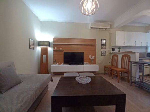 Tirane, jepet me qera apartament 2+1 Kati 2, 100 m² 500 Euro (Medreseja)