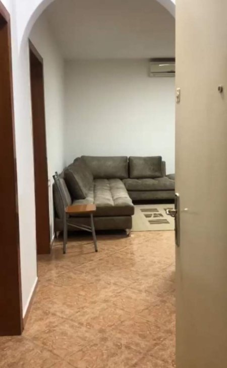 Tirane, jepet me qera apartament 2+1 Kati 2, 80 m² 400 Euro (Rruga e Durresit)
