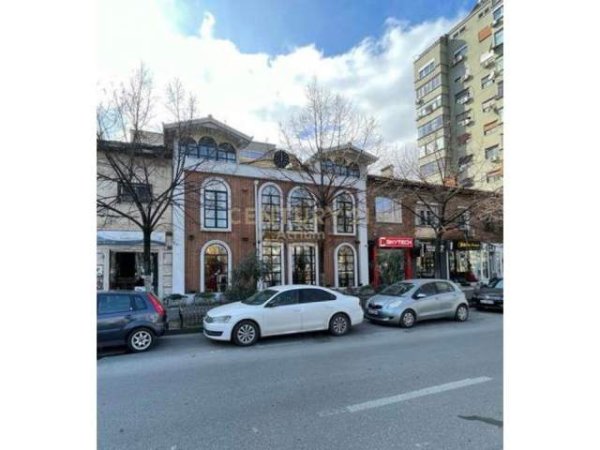 Tirane, jepet me qera ambjent biznesi Kati 3, 300 m² 6.200 Euro (Stadiumi Dinamo)