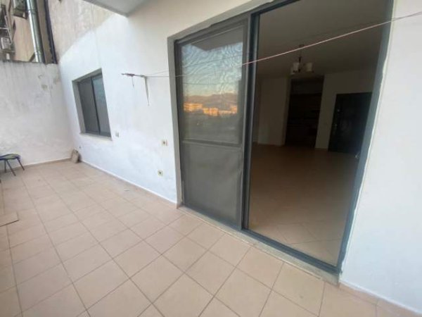 Tirane, jepet me qera apartament 1+1+BLK Kati 2, 80 m² 27.000 Leke (Prane Bar Oslo)