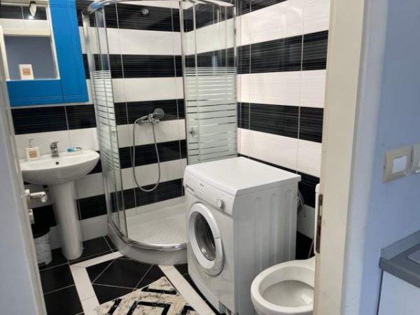 Tirane, jepet me qera apartament 1+1 Kati 12, 74 m² 400 Euro (prane Gjykates)