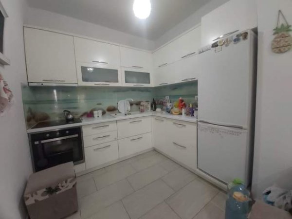 Tirane, jepet me qera apartament 1+1 Kati 4, 70 m² 450 Euro (Medreseja)