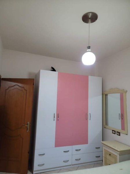 Tirane, jepet me qera apartament 1+1 Kati 3, 50 m² 40.000 Leke (rruga Vace Zela)