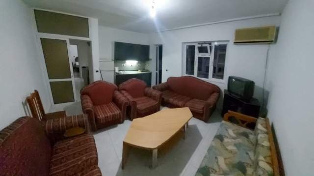 Tirane, jepet me qera apartament 1+1+BLK Kati 4, 57 m² 300 Euro (Bulevardi Bajram Curi)