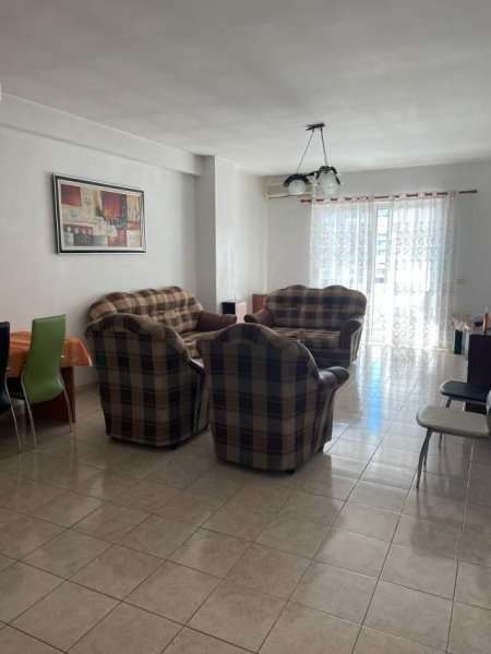 Tirane, jepet me qera apartament 2+1+BLK Kati 9, 100 m² 45.000 Leke (Rruga Tish Daija)