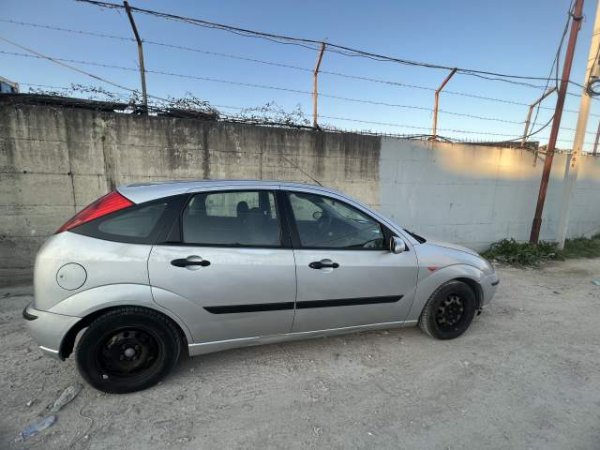 OKAZION! Tirane, shitet makine Ford Focus Viti 2002, 1.600 Euro