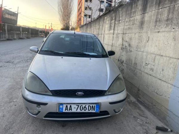 OKAZION! Tirane, shitet makine Ford Focus Viti 2002, 1.600 Euro